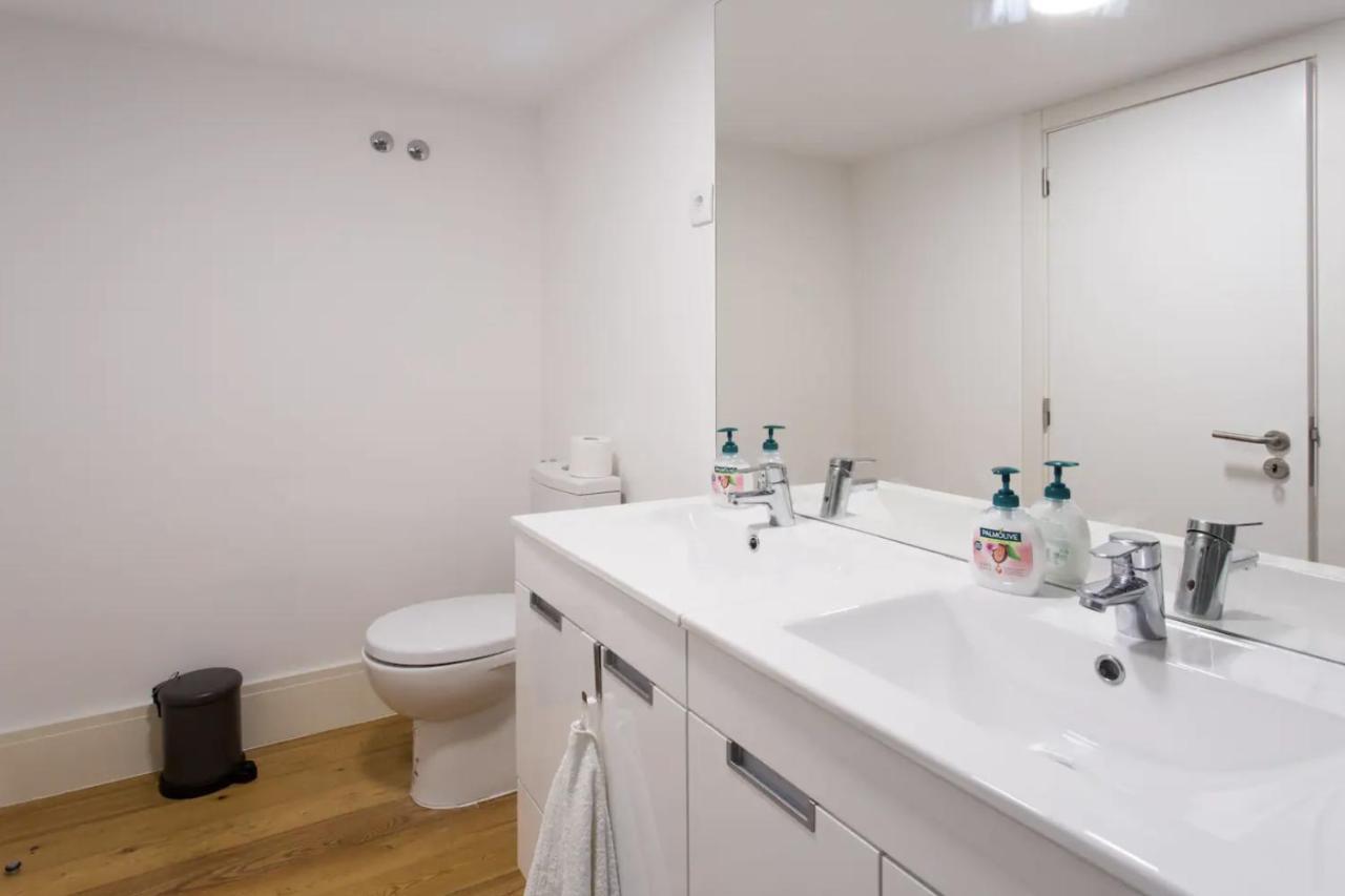 リスボンBeautiful 3-Story House In Chiado With A 40M² Private Terraceアパートメント エクステリア 写真