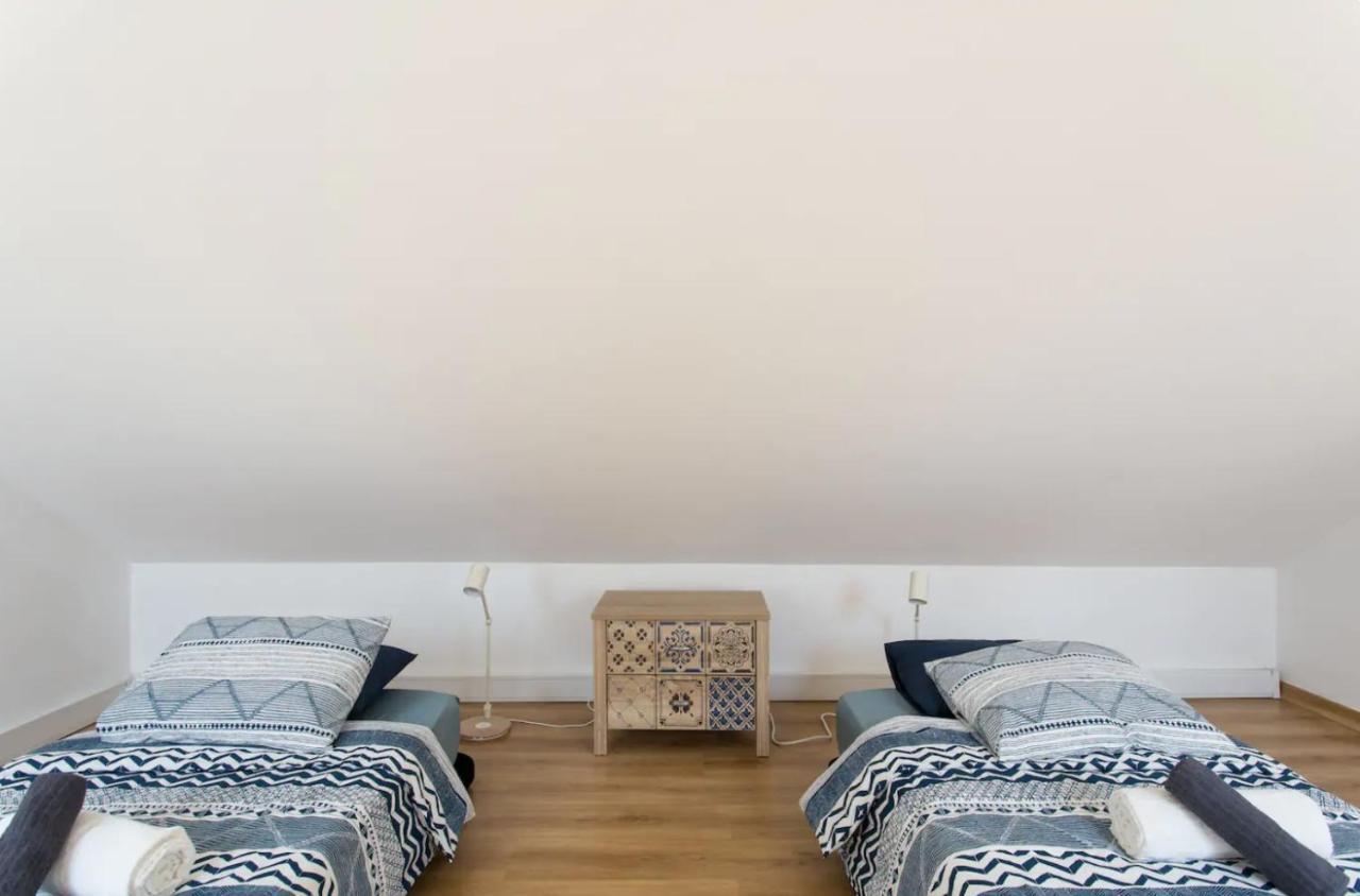 リスボンBeautiful 3-Story House In Chiado With A 40M² Private Terraceアパートメント エクステリア 写真