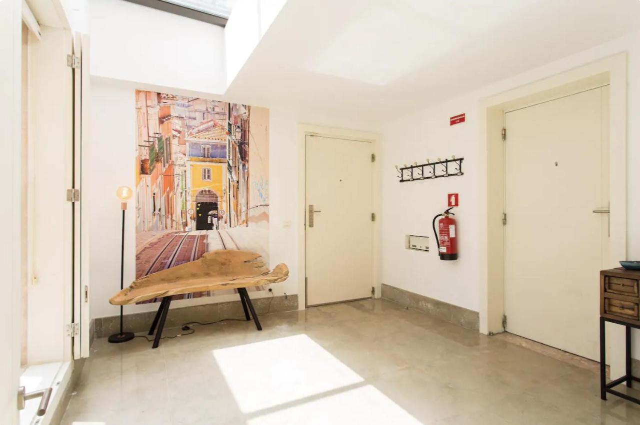 リスボンBeautiful 3-Story House In Chiado With A 40M² Private Terraceアパートメント エクステリア 写真