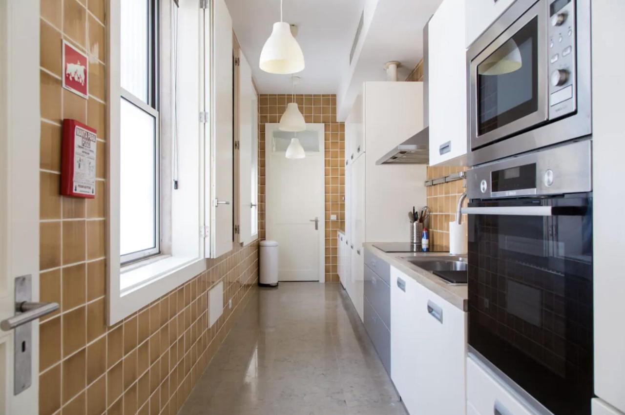 リスボンBeautiful 3-Story House In Chiado With A 40M² Private Terraceアパートメント エクステリア 写真