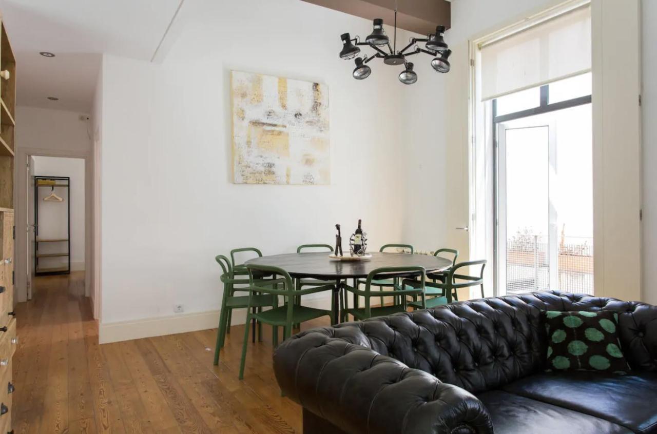 リスボンBeautiful 3-Story House In Chiado With A 40M² Private Terraceアパートメント エクステリア 写真