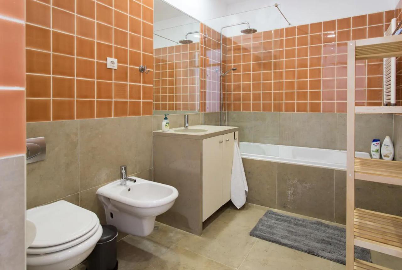 リスボンBeautiful 3-Story House In Chiado With A 40M² Private Terraceアパートメント エクステリア 写真