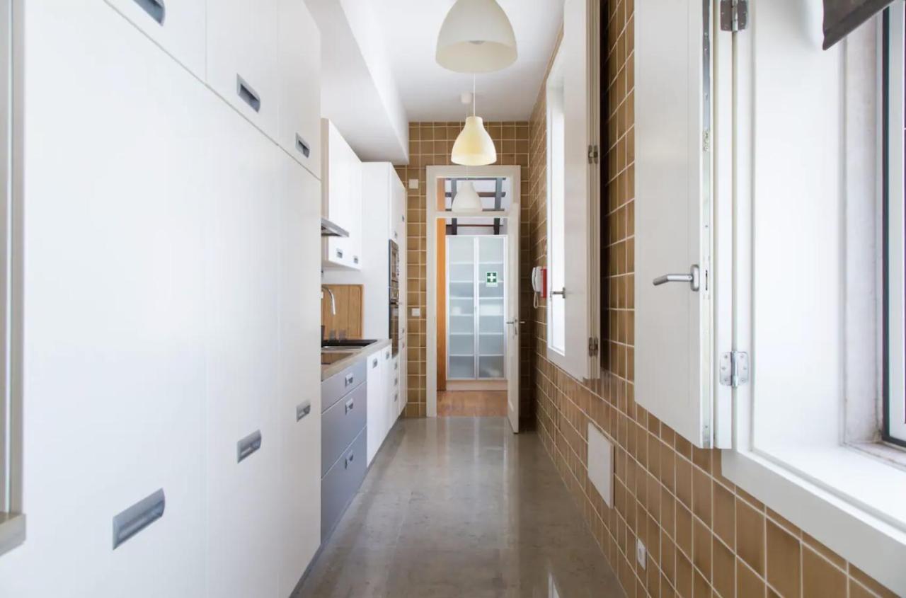 リスボンBeautiful 3-Story House In Chiado With A 40M² Private Terraceアパートメント エクステリア 写真